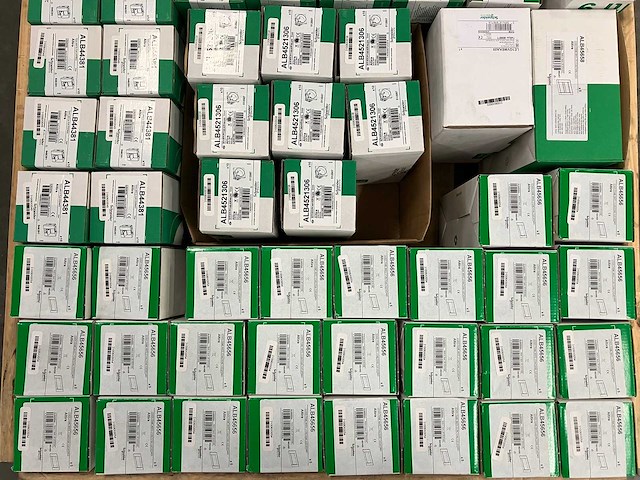 Schneider electric - partij schakel- en installatiemateriaal & electronica - afbeelding 4 van  6