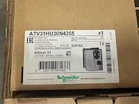 Schneider electric - partij servomotoren & frequentieregelaars - afbeelding 7 van  8