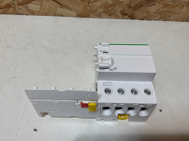 Schneider electric acti 9 lekstroom-relais - afbeelding 4 van  7