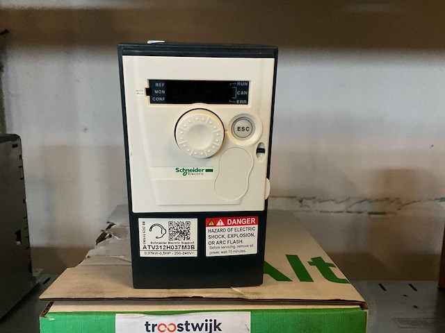 Schneider electric atv312h037m3b frequentieregelaar - afbeelding 1 van  2