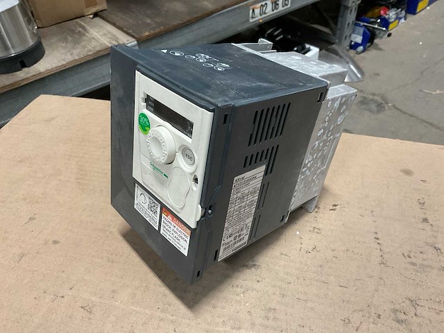 Schneider electric atv312h055n4 frequentie schakelaar - afbeelding 4 van  5