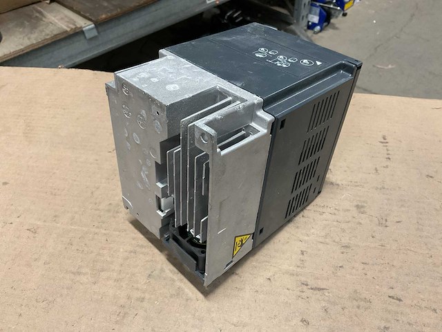 Schneider electric atv312h055n4 frequentie schakelaar - afbeelding 1 van  5