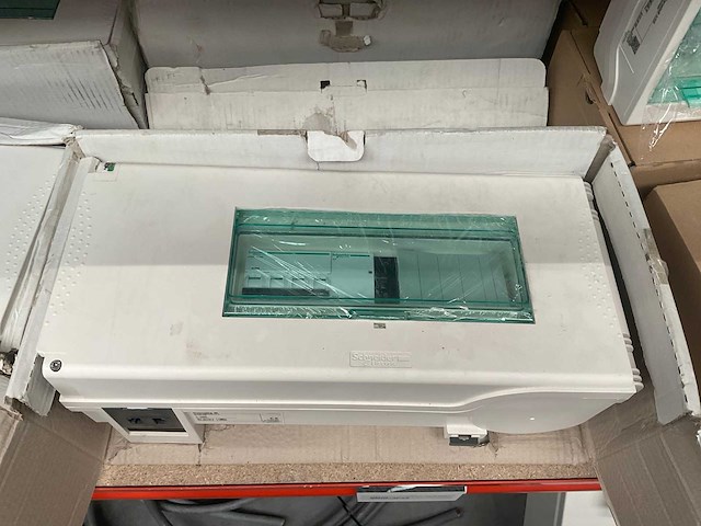 Schneider electric canalis ksb 100sm412 aftakkast railkoker - afbeelding 1 van  4