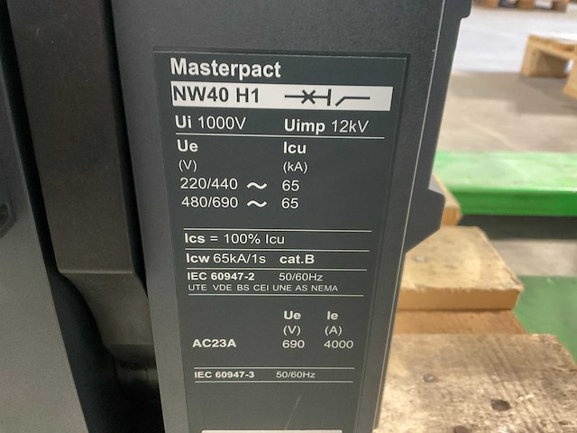 Schneider electric compact masterpact nw40 h1 vermogensschakelaar - afbeelding 4 van  4