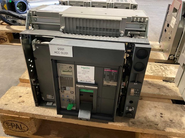 Schneider electric compact ns1600 h vermogensschakelaar - afbeelding 1 van  6