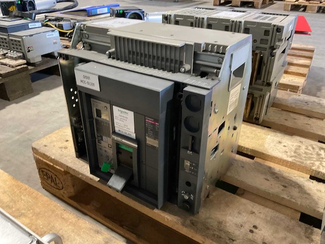Schneider electric compact ns1600 h vermogensschakelaar - afbeelding 2 van  6