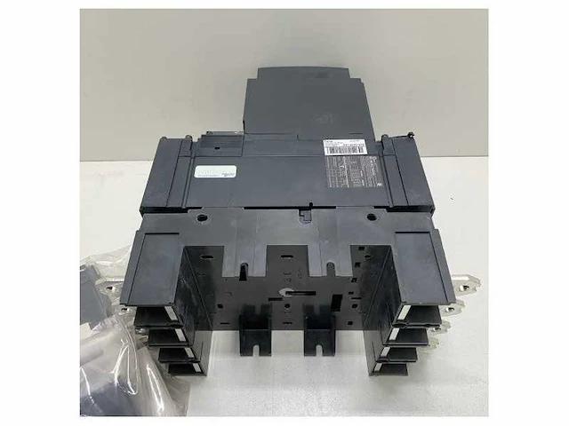 Schneider electric compact switch 4p - 630a - nsx630na - afbeelding 7 van  8