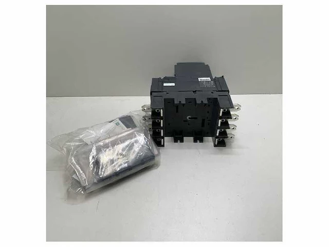 Schneider electric compact switch 4p - 630a - nsx630na - afbeelding 8 van  8