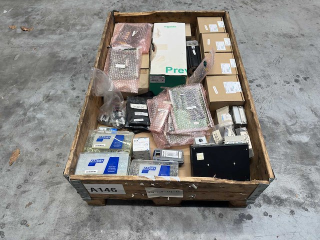 Schneider electric / festo - partij elektronica & pneumatiek - afbeelding 1 van  9