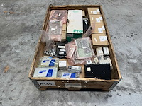 Schneider electric / festo - partij elektronica & pneumatiek - afbeelding 1 van  9