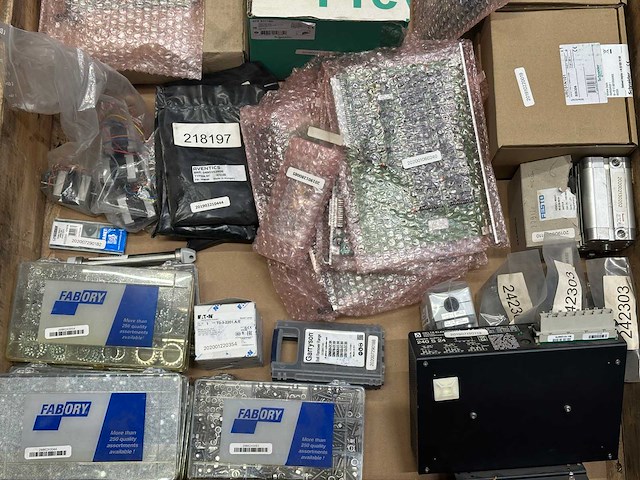 Schneider electric / festo - partij elektronica & pneumatiek - afbeelding 2 van  9