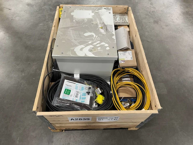 Schneider electric, lenord - partij industriële elektrische componenten, transformator, kabels en automatiseringsonderdelen - afbeelding 1 van  11