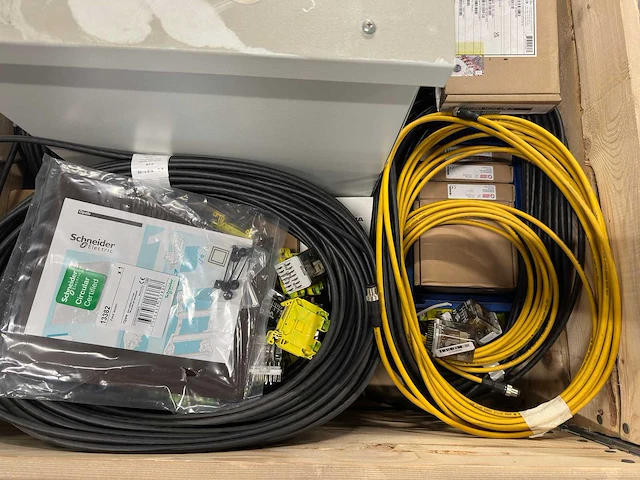 Schneider electric, lenord - partij industriële elektrische componenten, transformator, kabels en automatiseringsonderdelen - afbeelding 2 van  11