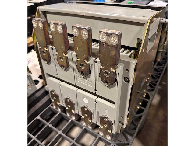 Schneider electric masterpact nw10 h1 vermogensschakelaar - afbeelding 2 van  4