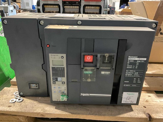 Schneider electric masterpact nw25 h1 vermogensschakelaar - afbeelding 1 van  3