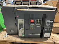 Schneider electric masterpact nw25 h1 vermogensschakelaar - afbeelding 1 van  3