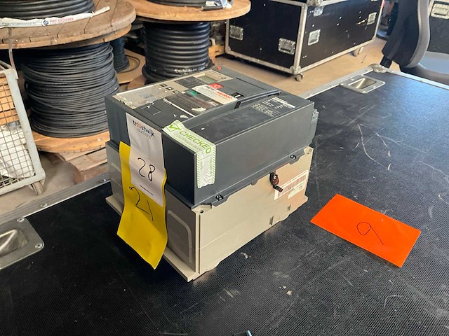 Schneider masterpact nt08 h2 800a 3 polig generator automaat - afbeelding 3 van  5