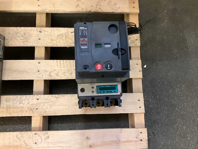 Schneider nsx400 hb2 air circuit breaker - afbeelding 2 van  4