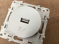 Schneider odace usb lader (51x) - afbeelding 1 van  5