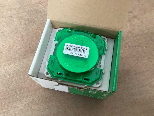 Schneider odace usb lader (51x) - afbeelding 4 van  5