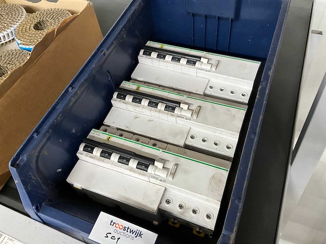 Schneider schakelaar (3x) - afbeelding 1 van  1