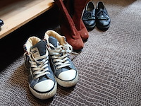 Schoenen allerlei soorten, maten kleuren - afbeelding 2 van  11