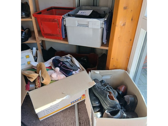 Schoenen allerlei soorten, maten kleuren - afbeelding 4 van  11