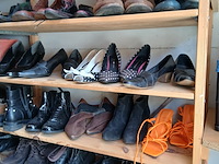Schoenen allerlei soorten, maten kleuren - afbeelding 5 van  11