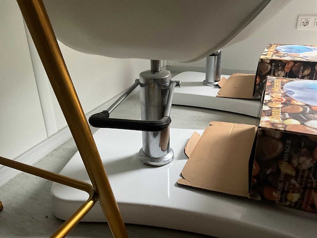Schoonheidssalon stoel (2x) - afbeelding 4 van  9