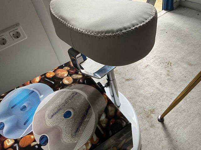 Schoonheidssalon stoel (2x) - afbeelding 7 van  9