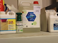 Schoonmaak materialen w.o. pakketreiniger, vloerreiniger en multicleaner - afbeelding 1 van  2