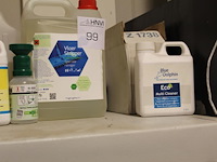 Schoonmaak materialen w.o. pakketreiniger, vloerreiniger en multicleaner - afbeelding 2 van  2