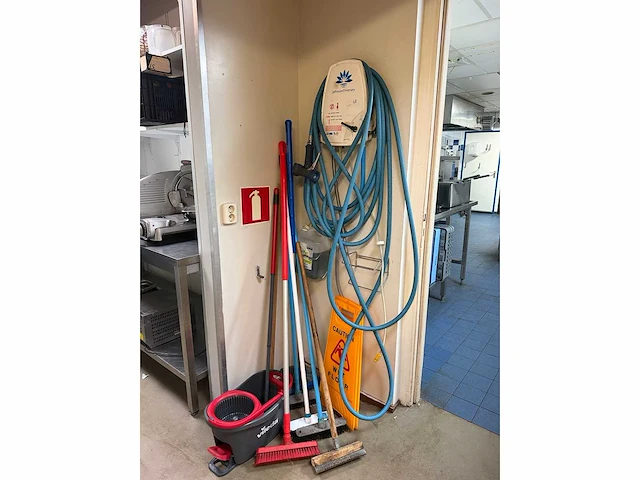 Schoonmaakartikelen (14x) - afbeelding 1 van  6