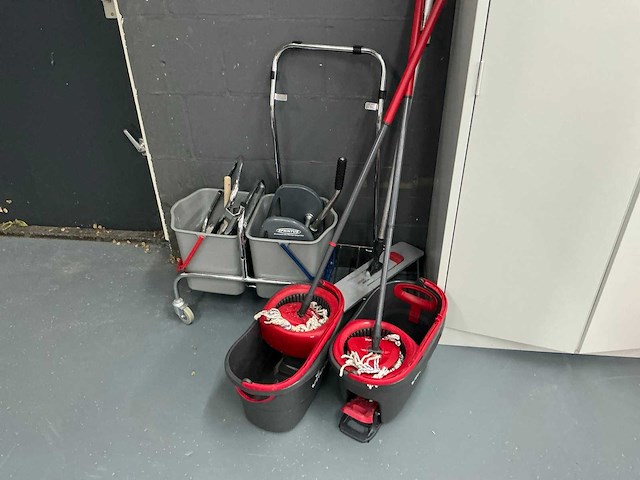Schoonmaakartikelen en divers - afbeelding 6 van  13