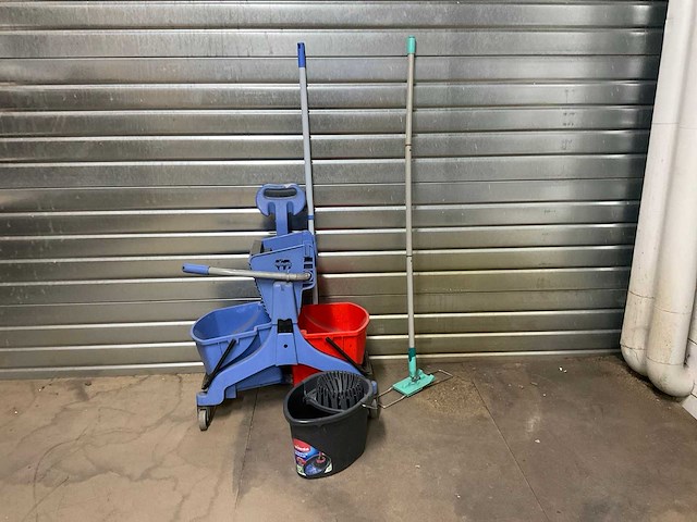 Schoonmaakkar met toebehoren - afbeelding 1 van  4
