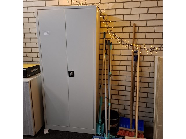 Schoonmaakkast met inhoud - afbeelding 2 van  10