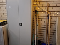 Schoonmaakkast met inhoud - afbeelding 2 van  10