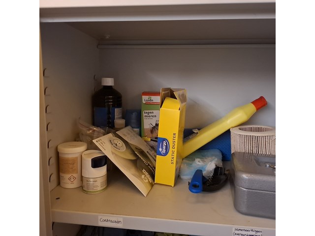 Schoonmaakkast met inhoud - afbeelding 4 van  10