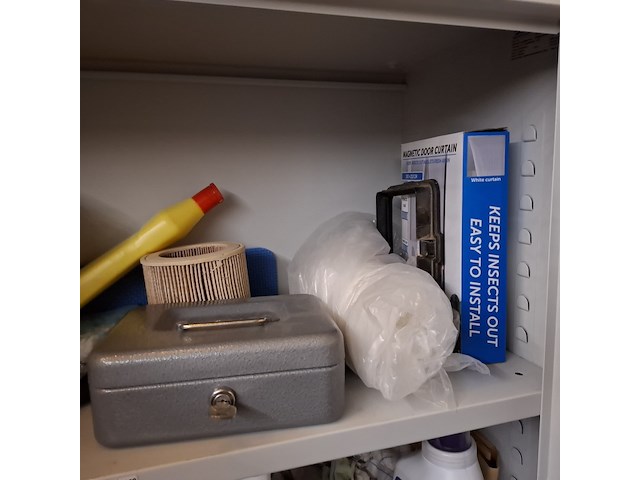 Schoonmaakkast met inhoud - afbeelding 5 van  10