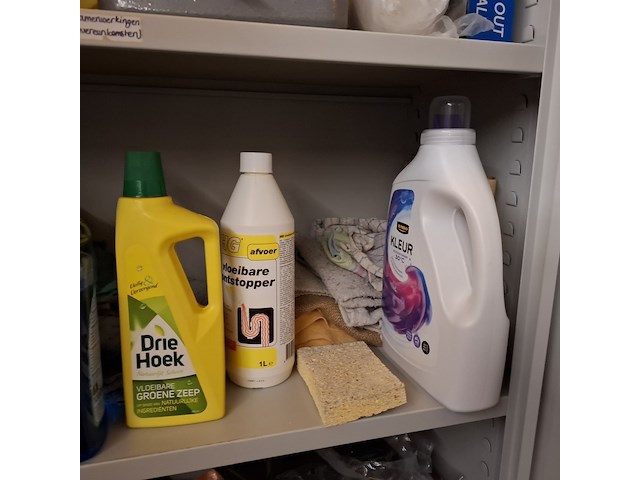 Schoonmaakkast met inhoud - afbeelding 6 van  10