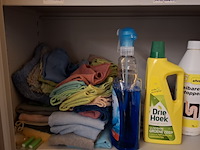 Schoonmaakkast met inhoud - afbeelding 7 van  10