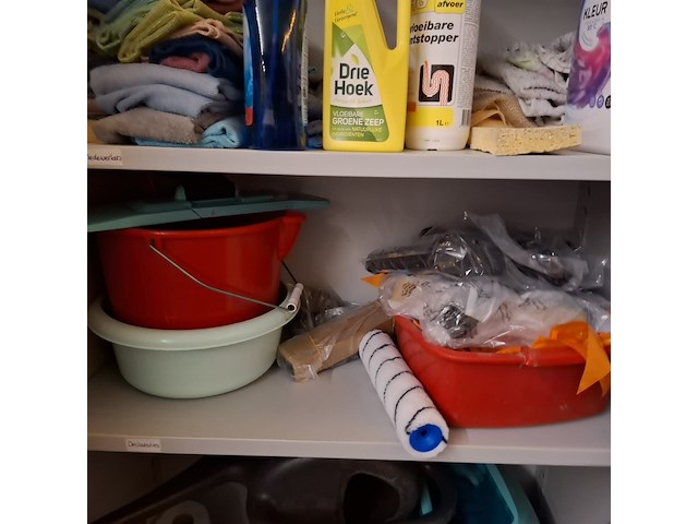 Schoonmaakkast met inhoud - afbeelding 8 van  10