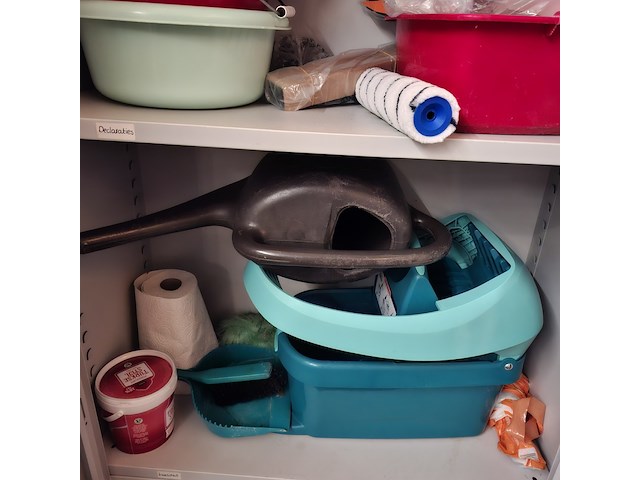 Schoonmaakkast met inhoud - afbeelding 9 van  10