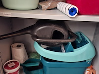 Schoonmaakkast met inhoud - afbeelding 9 van  10