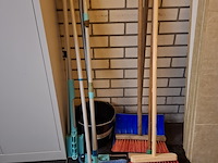 Schoonmaakkast met inhoud - afbeelding 10 van  10