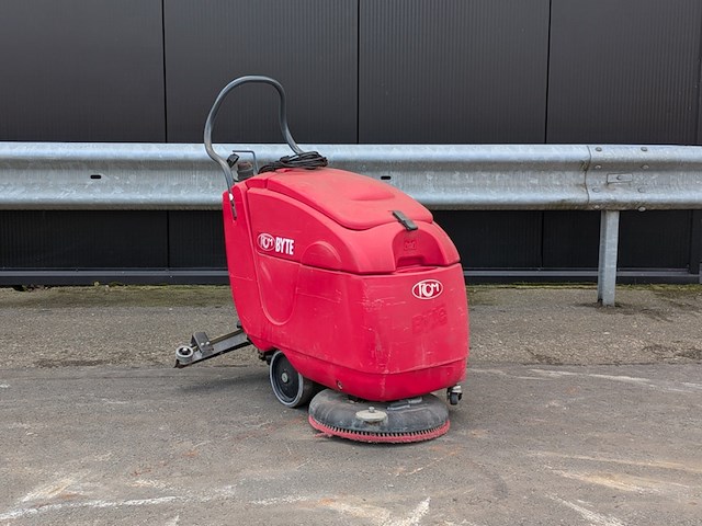 Schoonmaakmachine rcm, byte 461, bouwjaar 2011 - afbeelding 1 van  13