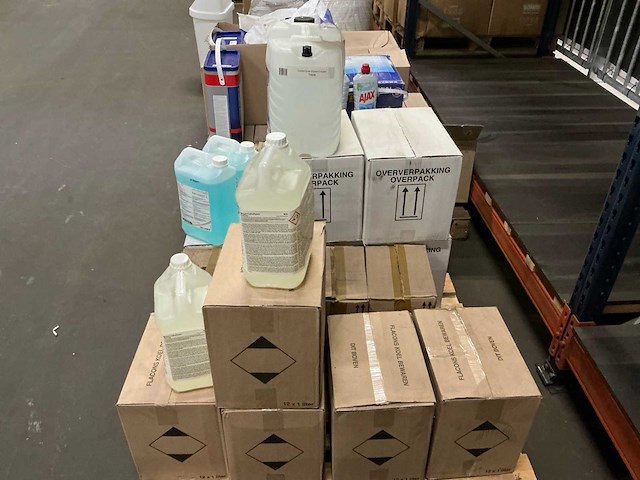 Schoonmaakmiddel en gedestilleerd water (14x) - afbeelding 6 van  8