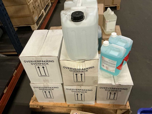 Schoonmaakmiddel en gedestilleerd water (14x) - afbeelding 8 van  8