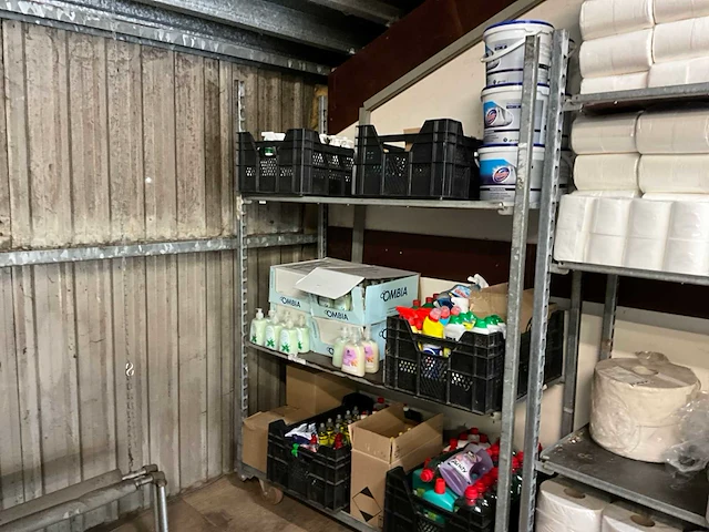 Schoonmaakmiddelen en toebehoren - afbeelding 1 van  8