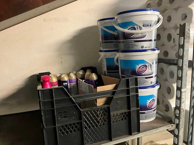 Schoonmaakmiddelen en toebehoren - afbeelding 7 van  8